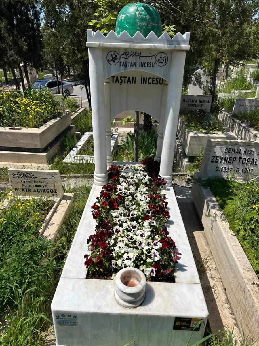 Mezar bakımı çalışması