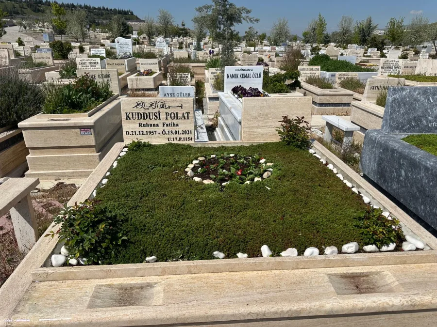 Mezar bakımı çalışması