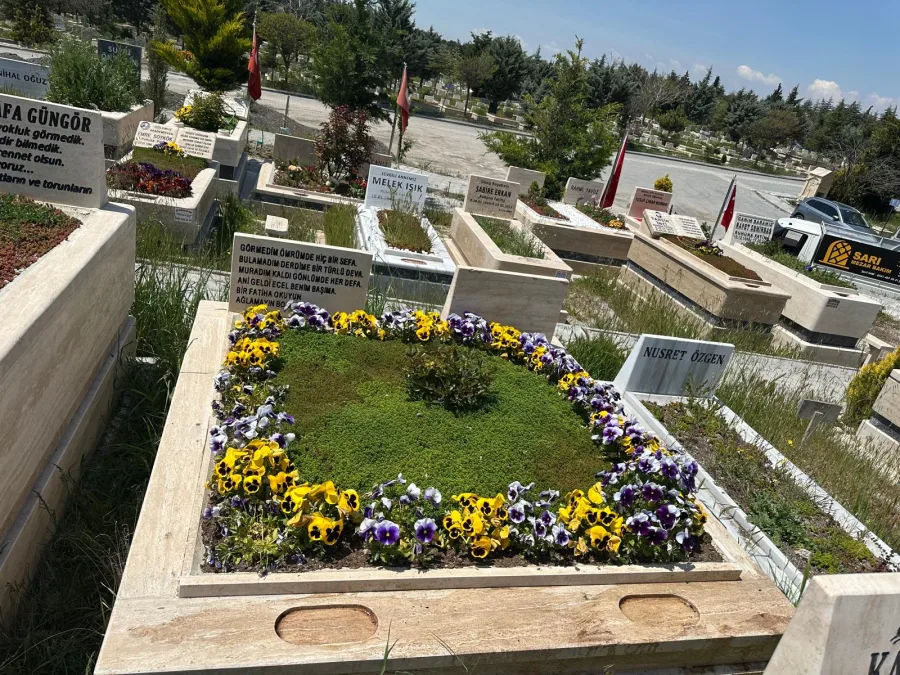 Mezar bakımı çalışması